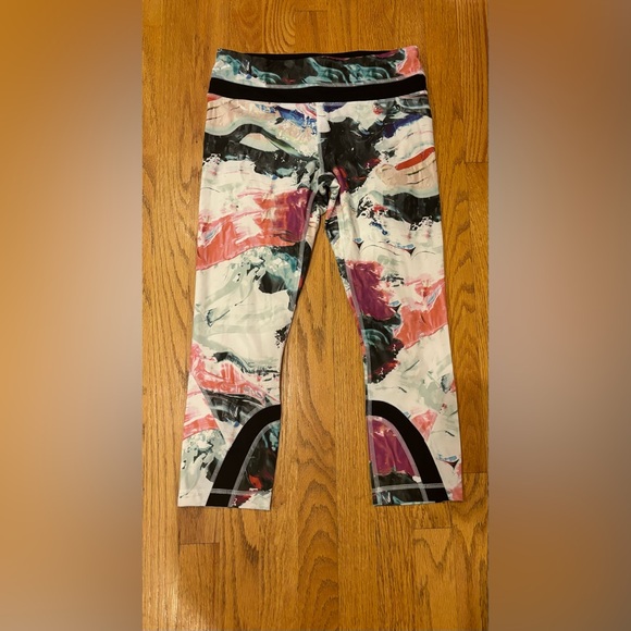 Lululemon Run: Inspire Crop II *All Full-On Luxtreme
Pigment Wave Multi / Black - Picture 9 of 15